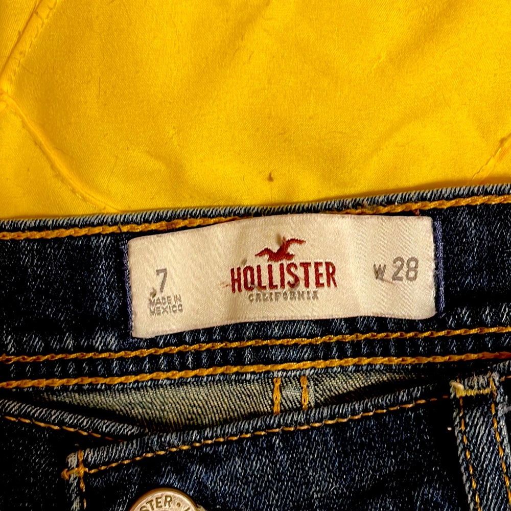 Hollister Jean shorts with white lace trimming size 28